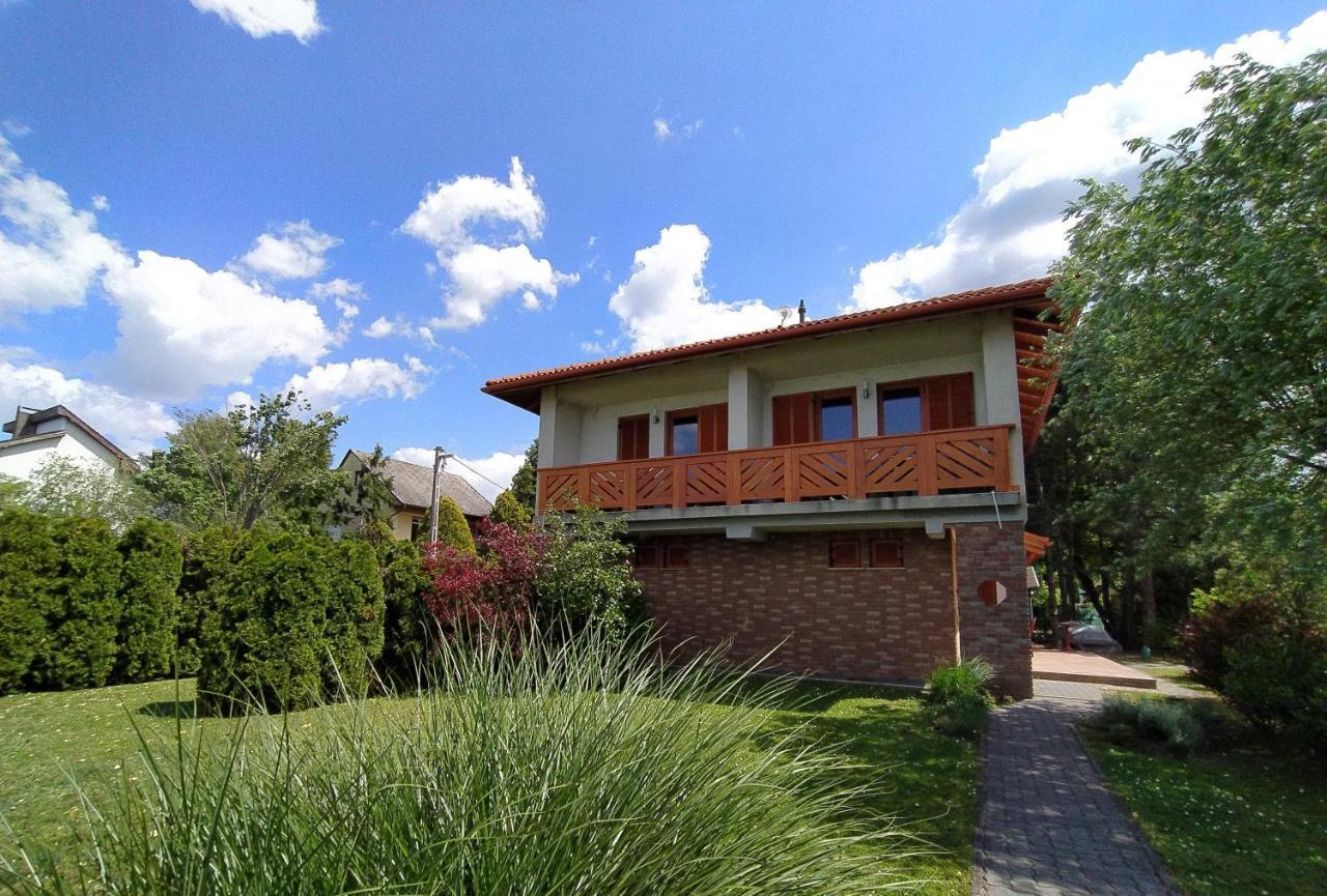 Lilla Villa Siófok Esterno foto