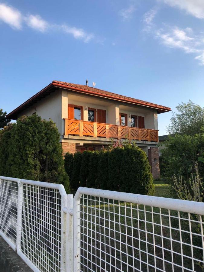 Lilla Villa Siófok Esterno foto